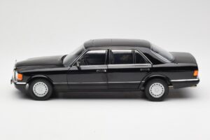 Mercedes 560 SEL W126 Black Dealer Edition Norev 1:18 B66040599 Diecast - image 4 of 8