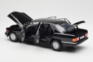 Mercedes 560 SEL W126 Black Dealer Edition Norev 1:18 B66040599 Diecast - image 5 of 8