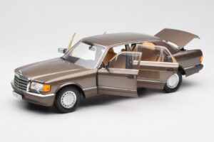 Mercedes 560 SEL W126 Impala Brown Dealer Edition Norev 1:18 B66040646 Diecast - image 2 of 8