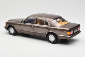 Mercedes 560 SEL W126 Impala Brown Dealer Edition Norev 1:18 B66040646 Diecast - image 7 of 8
