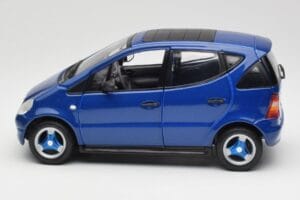 Mercedes A-Class W168 Dark Blue Maisto 1:18 B66005219 Diecast - image 4 of 8