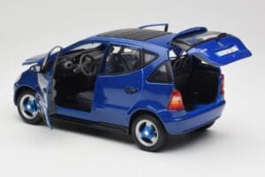 Mercedes A-Class W168 Dark Blue Maisto 1:18 B66005219 Diecast - image 5 of 8