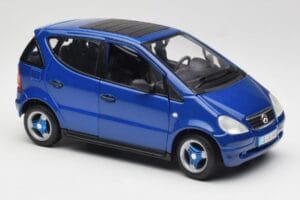 Mercedes A-Class W168 Dark Blue Maisto 1:18 B66005219 Diecast - image 6 of 8
