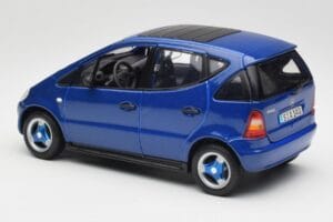 Mercedes A-Class W168 Dark Blue Maisto 1:18 B66005219 Diecast - image 7 of 8