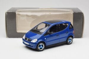 Mercedes A-Class W168 Dark Blue Maisto 1:18 B66005219 Diecast - image 8 of 8