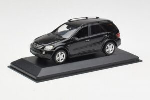 Mercedes AMG ML 63 W164 Black Minichamps 1:43 400037670 Diecast - image 2 of 4