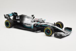 Mercedes AMG Petronas W10 #44 L. Hamilton F1 World Champion Dealer Edition 2019 Minichamps 1:18 B66960567 Diecast - image 4 of 7