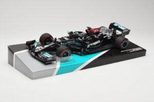 Mercedes AMG Petronas W12 E Performance #44 L. Hamilton Bahrain GP 2021 Minichamps 1:18 113210144 Diecast - image 2 of 6