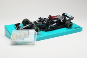 Mercedes AMG Petronas W12 E Performance #44 L. Hamilton Russian GP 2021 Minichamps 1:18 113211544 Diecast - image 2 of 6