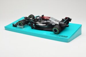 Mercedes AMG Petronas W12 E Performance #44 L. Hamilton Russian GP 2021 Minichamps 1:18 113211544 Diecast - image 5 of 6