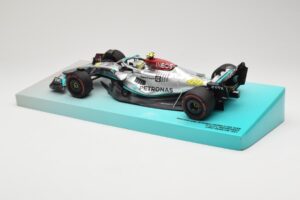 Mercedes AMG Petronas W13 E Performance #44 L. Hamilton 2022 Minichamps 1:18 113220044 Diecast - image 5 of 6