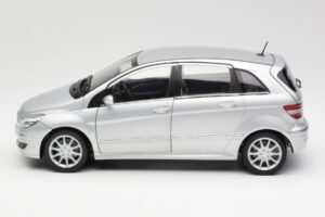 Mercedes B-Class W245 Silver Kyosho 1:18 B66962326 Diecast - image 4 of 8