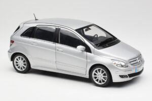 Mercedes B-Class W245 Silver Kyosho 1:18 B66962326 Diecast - image 6 of 8