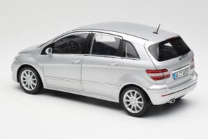 Mercedes B-Class W245 Silver Kyosho 1:18 B66962326 Diecast - image 7 of 8