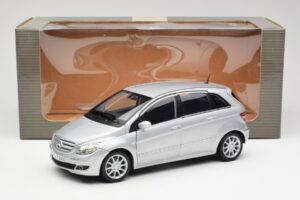 Mercedes B-Class W245 Silver Kyosho 1:18 B66962326 Diecast - image 8 of 8