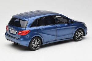 Mercedes B-Class W246 Lotus Blue Metallic Norev 1:18 B66961410 Diecast - image 3 of 8