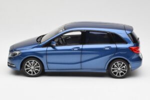 Mercedes B-Class W246 Lotus Blue Metallic Norev 1:18 B66961410 Diecast - image 4 of 8
