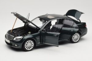 Mercedes C-Class W204 Avantgarde Dark Green AUTOart 1:18 B66962366 Diecast - image 3 of 8