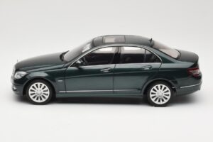 Mercedes C-Class W204 Avantgarde Dark Green AUTOart 1:18 B66962366 Diecast - image 4 of 8