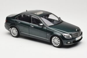 Mercedes C-Class W204 Avantgarde Dark Green AUTOart 1:18 B66962366 Diecast - image 6 of 8