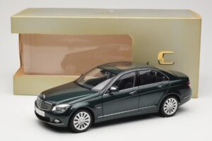Mercedes C-Class W204 Avantgarde Dark Green AUTOart 1:18 B66962366 Diecast - image 8 of 8