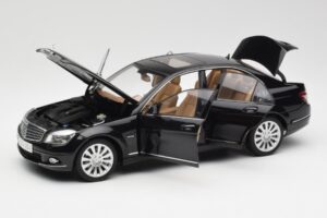 Mercedes C-Class W204 Obsidian Black AUTOart 1:18 B66962365 Diecast - image 2 of 8