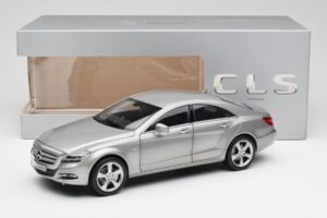 Mercedes CLS C218 Designo Alubeam Titanium Norev 1:18 B66961298 Diecast - image 8 of 8