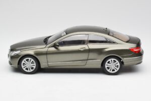 Mercedes E-Class Coupe C207 Titanite Grey Metallic Minichamps 1:18 B66962419 Diecast - image 4 of 8