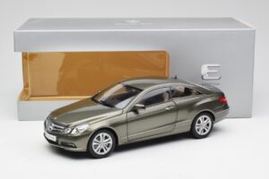 Mercedes E-Class Coupe C207 Titanite Grey Metallic Minichamps 1:18 B66962419 Diecast - image 8 of 8