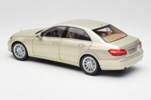 Mercedes E-Class W212 Elegance Pearl Beige Metallic Minichamps 1:18 B66960215 Diecast - image 7 of 8