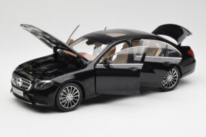 Mercedes E-Class W213 Obsidian Black iScale 1:18 B66960380 Diecast - image 2 of 8