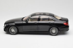 Mercedes E-Class W213 Obsidian Black iScale 1:18 B66960380 Diecast - image 4 of 8