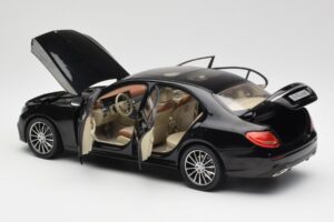 Mercedes E-Class W213 Obsidian Black iScale 1:18 B66960380 Diecast - image 5 of 8