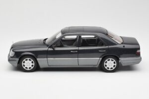 Mercedes E320 W124 Nautik Blue Metallic Dealer Edition AUTOart 1:18 B66040508 Diecast - image 4 of 8