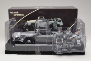Mercedes G4 6-Wheels Black With Figures Signature Models 1:18 38202 Diecast - image 3 of 3