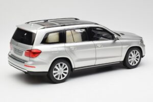 Mercedes GL-Class X166 Iridium Silver Metallic Norev 1:18 B66960097 Diecast - image 3 of 8