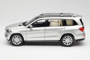 Mercedes GL-Class X166 Iridium Silver Metallic Norev 1:18 B66960097 Diecast - image 4 of 8