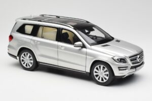 Mercedes GL-Class X166 Iridium Silver Metallic Norev 1:18 B66960097 Diecast - image 6 of 8