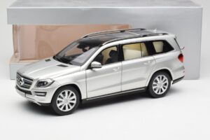 Mercedes GL-Class X166 Iridium Silver Metallic Norev 1:18 B66960097 Diecast - image 8 of 8