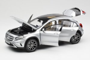 Mercedes GLA X156 Polar Silver Metallic Norev 1:18 B66960267 Diecast - image 2 of 8