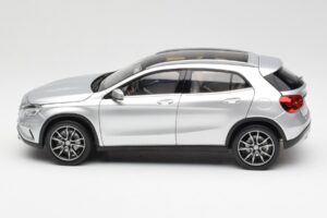 Mercedes GLA X156 Polar Silver Metallic Norev 1:18 B66960267 Diecast - image 4 of 8