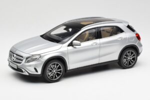 Mercedes GLA X156 Polar Silver Metallic Norev 1:18 B66960267 Diecast
