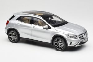 Mercedes GLA X156 Polar Silver Metallic Norev 1:18 B66960267 Diecast - image 6 of 8