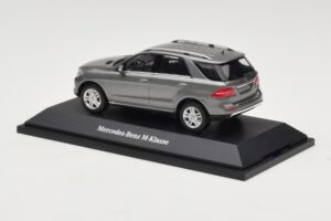Mercedes M-Class W166 Palladium Silver Metallic Minichamps 1:43 B66960061 Diecast - image 3 of 4