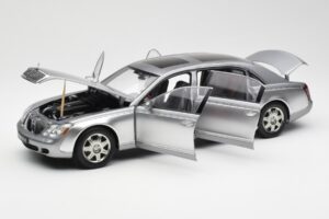 Maybach 62 LWB Himalaya Silver Dealer Edition AUTOart 1:18 B66962178 Diecast - image 2 of 8