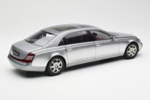 Maybach 62 LWB Himalaya Silver Dealer Edition AUTOart 1:18 B66962178 Diecast - image 3 of 8