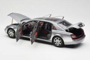 Maybach 62 LWB Himalaya Silver Dealer Edition AUTOart 1:18 B66962178 Diecast - image 5 of 8