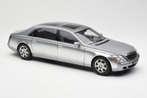 Maybach 62 LWB Himalaya Silver Dealer Edition AUTOart 1:18 B66962178 Diecast - image 6 of 8