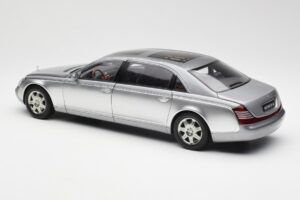 Maybach 62 LWB Himalaya Silver Dealer Edition AUTOart 1:18 B66962178 Diecast - image 7 of 8