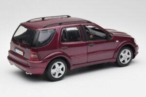 Mercedes ML55 AMG W163 Purple Maisto 1:18 31876 Diecast - image 3 of 8